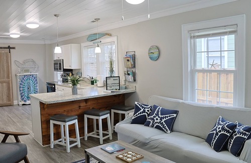 North Carolina Coast Cottage | Charming Beach Cottage-1 block to beach/boardwalk
