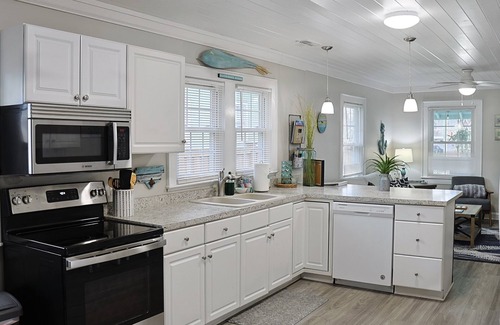 North Carolina Coast Cottage | Charming Beach Cottage-1 block to beach/boardwalk