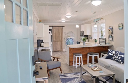 North Carolina Coast Cottage | Charming Beach Cottage-1 block to beach/boardwalk