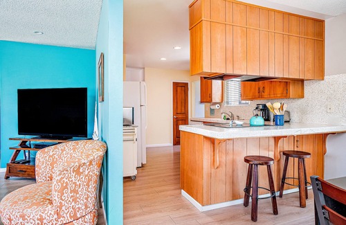Morro Bay House | Charming Beachside Bungalow w/Light & Airy D'cor - 300 Yards to Beach