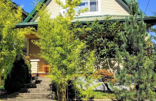 King House | Charming bedroom in awesome Portland - AC, WiFi, TV!