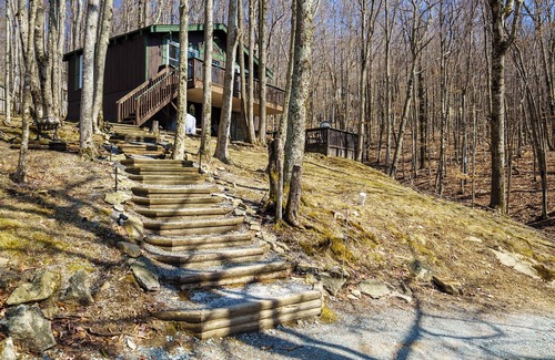 Beech Mountain Ski Chalet | Charming Beech Mountain Chalet – 2BR + Loft - 5 Mins to Ski Slopes & Restaurants