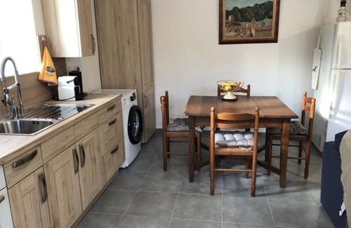 Bellenaves Cottage | Charming Bellenaves Cottage, 2 pers, pet friendly