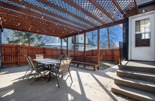 Benson House | Charming Benson Home Fenced Yard & BBQ