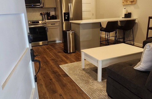 Barker House | Charming, BRAND NEW, complete guest house 2/1 w, Full kitchen, laundry, & living