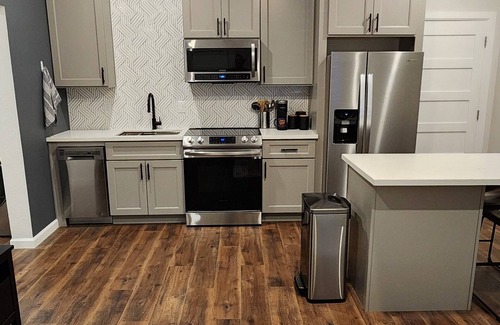 Barker House | Charming, BRAND NEW, complete guest house 2/1 w, Full kitchen, laundry, & living