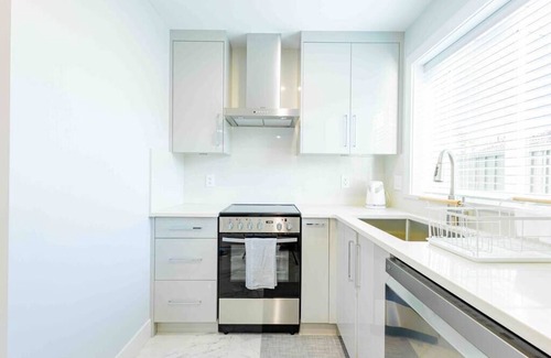 Sunset House | Charming & Brand-New near Restaurants & Transport