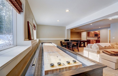 Blue River Cabin | Charming Breck Cabin with Exclusive Game Room – Just 10 Minutes to Slopes!