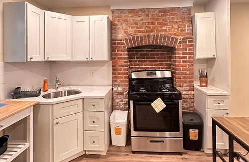 Bayonne House | Charming Brick Row House close to NYC