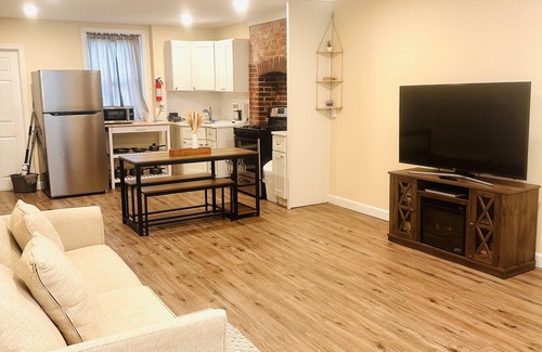 Bayonne House | Charming Brick Row House close to NYC