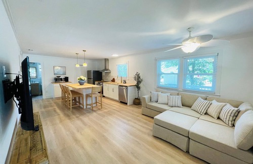 Colington House | Charming Bungalow close to the beach and bay.