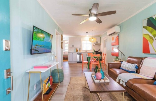 Sarasota House | Charming Bungalow | Close to Beach | 2 Beds