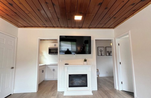 Clovis House | Charming bungalow in Clovis foothills with AC
