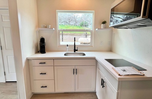 Clovis House | Charming bungalow in Clovis foothills with AC