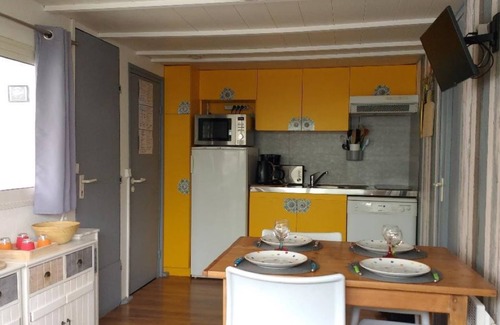 Plobannalec-Lesconil Ski Chalet | charming cottage, swimming pool, near beaches, adult bicycles available.