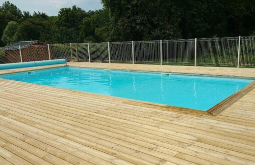 Plobannalec-Lesconil Ski Chalet | charming cottage, swimming pool, near beaches, adult bicycles available.
