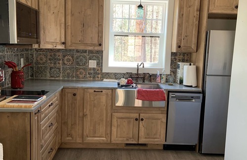 Weaverville Cabin | Charming Cabin Hideaway, Weaverville NC. Easy access to Asheville NC area