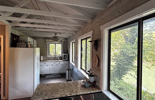 Eureka Cabin | Charming cabin in Eureka near Brookdale Farms/Six Flags/Purina Farms