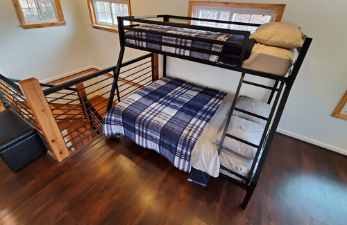 Franklin Cabin | Charming cabin nestled deep in the woods, great for a peaceful getaway