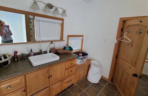Franklin Cabin | Charming cabin nestled deep in the woods, great for a peaceful getaway