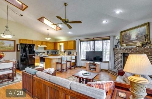 The Woods House | Charming Cabin on Golf Course with Fireplace & Resort Perks in Hedgesville, West Virginia