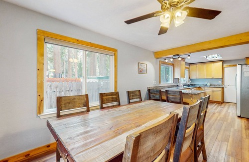 Tahoe Valley House | Charming Cabin Close to Restaurants, Shops, Ski Resort, Lake