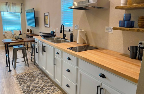 Llano Cabin | Charming Cabin w/HOT TUB in the Heart of the TX Hill Country