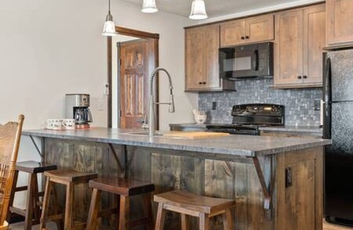 Kalispell Cabin | Charming Cabin w/Wildlife & Mountain Views