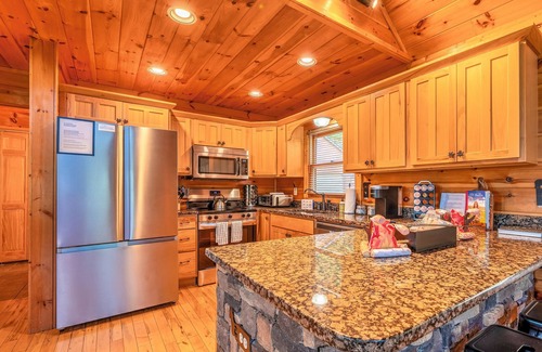 Blue Ridge Cabin | Charming cabin with stunning mountain views, WiFi, and hot tub