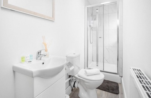 Birmingham Apartment | Charming Canal Side Apartment - Parking