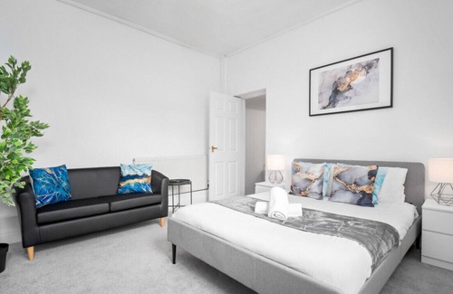 Birmingham Apartment | Charming Canal Side Apartment - Parking