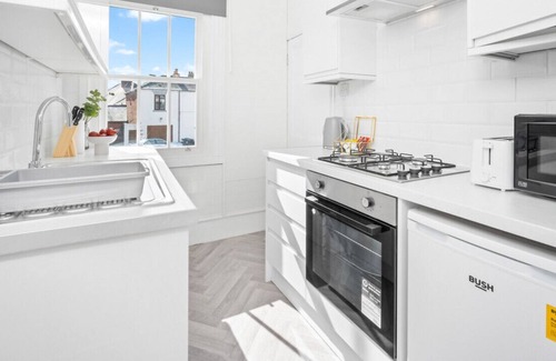 Birmingham Apartment | Charming Canal Side Apartment - Parking