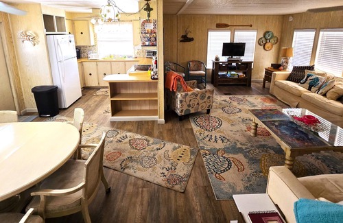 Little Torch Key House | Charming canal front 2-bedroom home with WiFi and AC in Little Torch Key