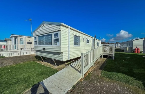 Hunstanton House | Charming caravan at Manor Park, nearby Hunstanton beach in Norfolk ref 23035C