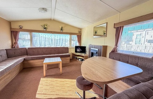 Hunstanton House | Charming caravan at Manor Park, nearby Hunstanton beach in Norfolk ref 23035C