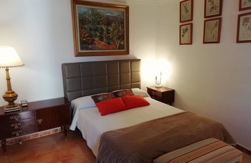 La Zubia House | Charming Casita, Jacuzzi, Pool and Garden
