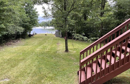 Swan Lake House | Charming Catskills Lakefront Cottage