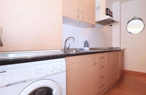 Lagunillas Apartment | Charming Central Studio in Historic Malaga, 15 Min Walk to Malagueta Beach