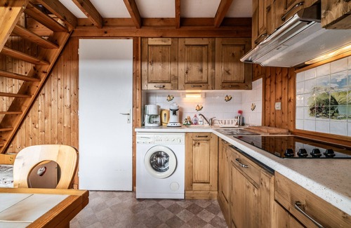 Les Gets Ski Chalet | Charming Chalet for 6 with Mountain Views, Wi-Fi, Parking, Near Ski Lifts