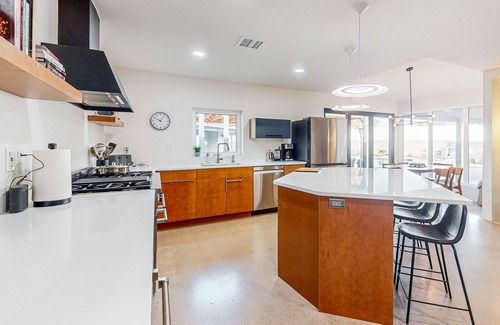 Las Casitas del Sur House | Charming Chandler retreat with pool, guest house & fun!