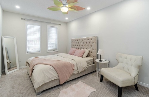 Churchill Meadows Villa | Charming & Chic: 5-bedroom Villa