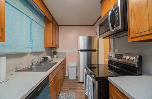 Montgomery House | Charming Cloverdale 1 BR Home w/Home Office & King Bed