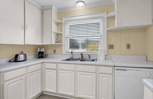 South Harbor Island House | Charming Coastal Retreat with Stunning Banks Channel Views – Pet Friendly!