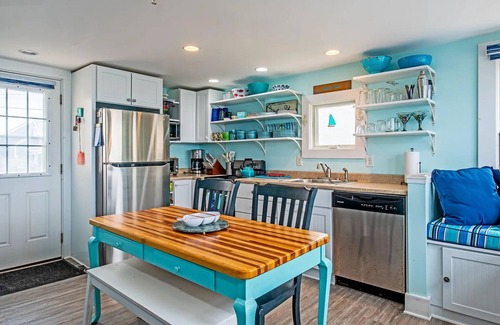Cape Cod Condo | Charming Coastal Escape On The Beach With Bay Views
