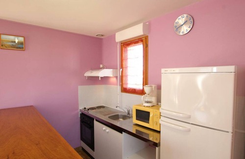 Surtainville Cottage | Charming Coastal Getaway: Pet-Friendly, WiFi, BBQ, Close to Beach - Sleeps 4