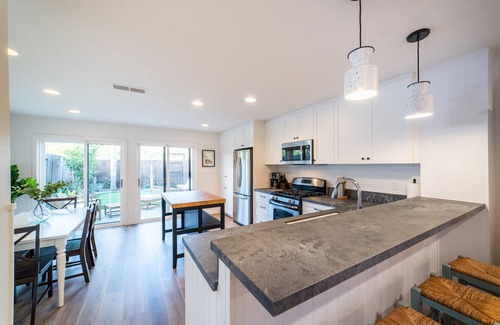 Cardiff-by-the-Sea House | Charming coastal home in Cardiff-By-The-Sea, CA. Close to Beach, Hiking, & More!