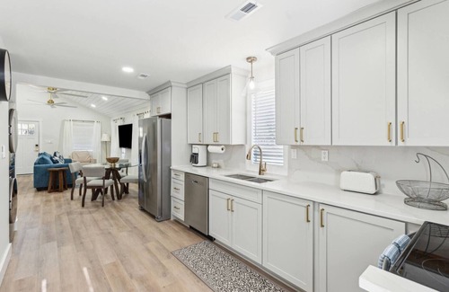 Edisto Island House | Charming coastal getaway just minutes from Edisto Beach! Enjoy a spacious home with a full kitchen, cozy living areas, and peaceful outdoor spaces. Perfect for families, couples, or friends seeking beach days, fishing, and relaxation.