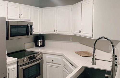 Oak Park Condo | Charming Condo in the Canyons
