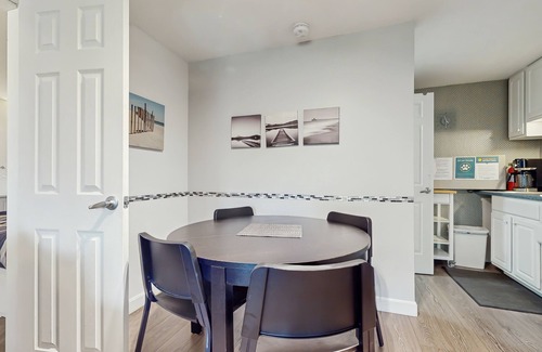 Ogunquit - Wells Condo | Charming condo near the beach with pool, balcony, beach gear, & shared BBQ area