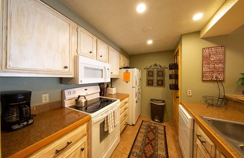 Crested Butte Condo | Charming condo on the free shuttle loop with a pool & hot tub! Great location!